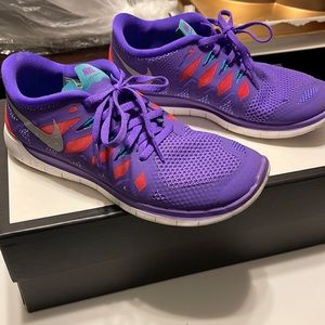 Nike free 5.0 Gs “Purple Venom” Girls Youth size 6.5